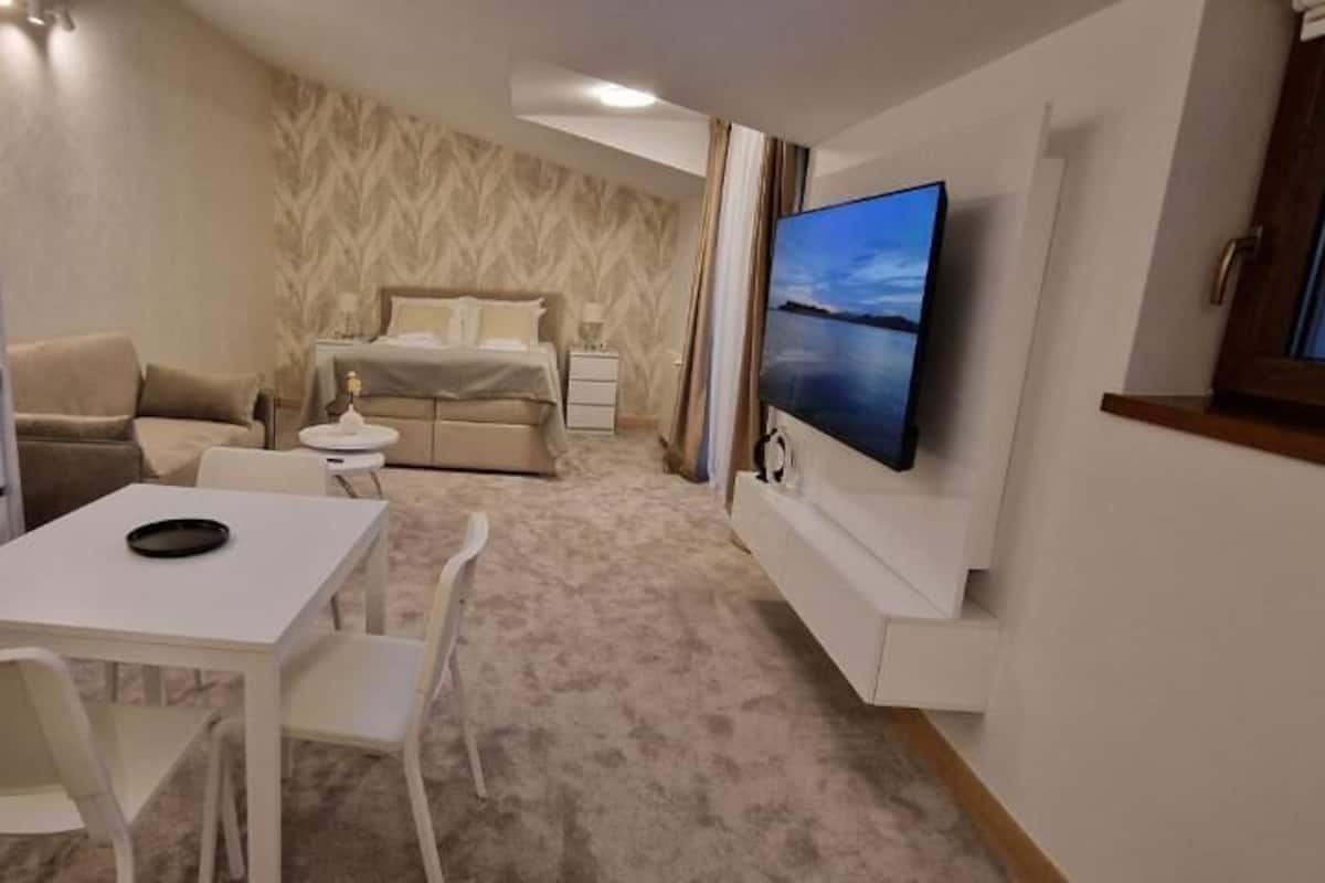 Apartment, Patio, Courtyard View