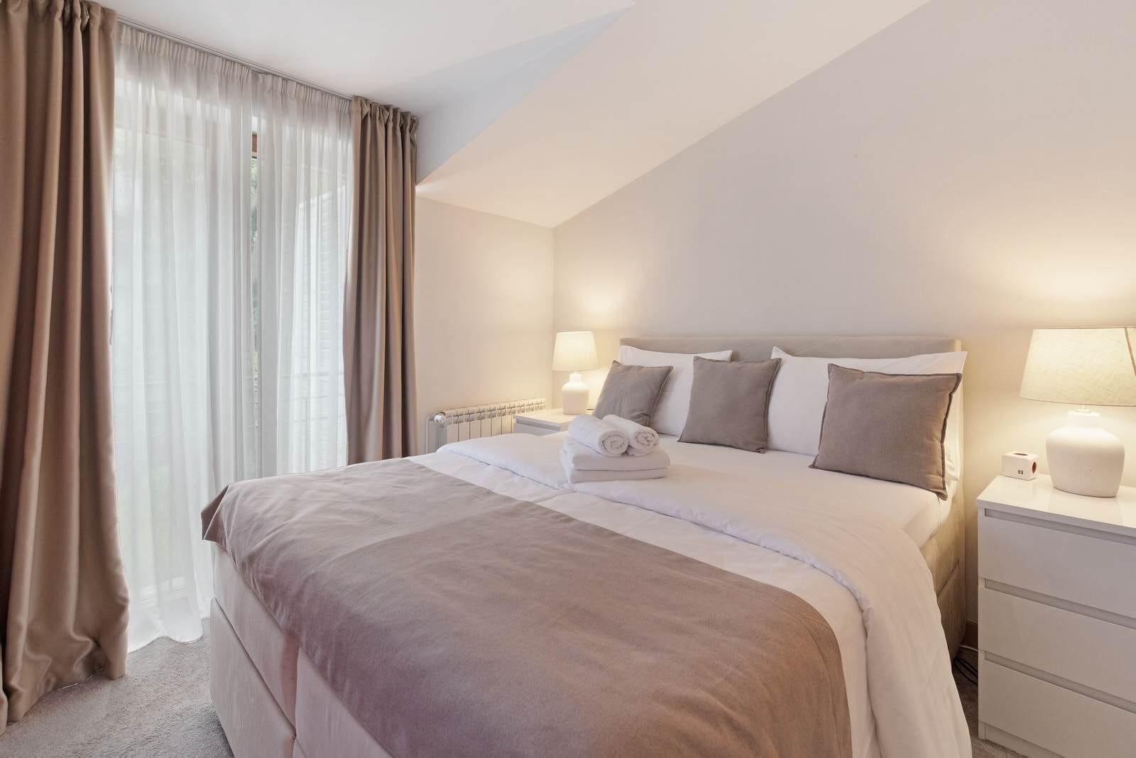 Apartament, pati, vistes al pati | Caixa forta a l'habitació i habitacions insonoritzades 