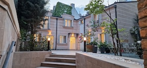 Apartamento luxo, varanda, vista para o pátio | Terraço/pátio