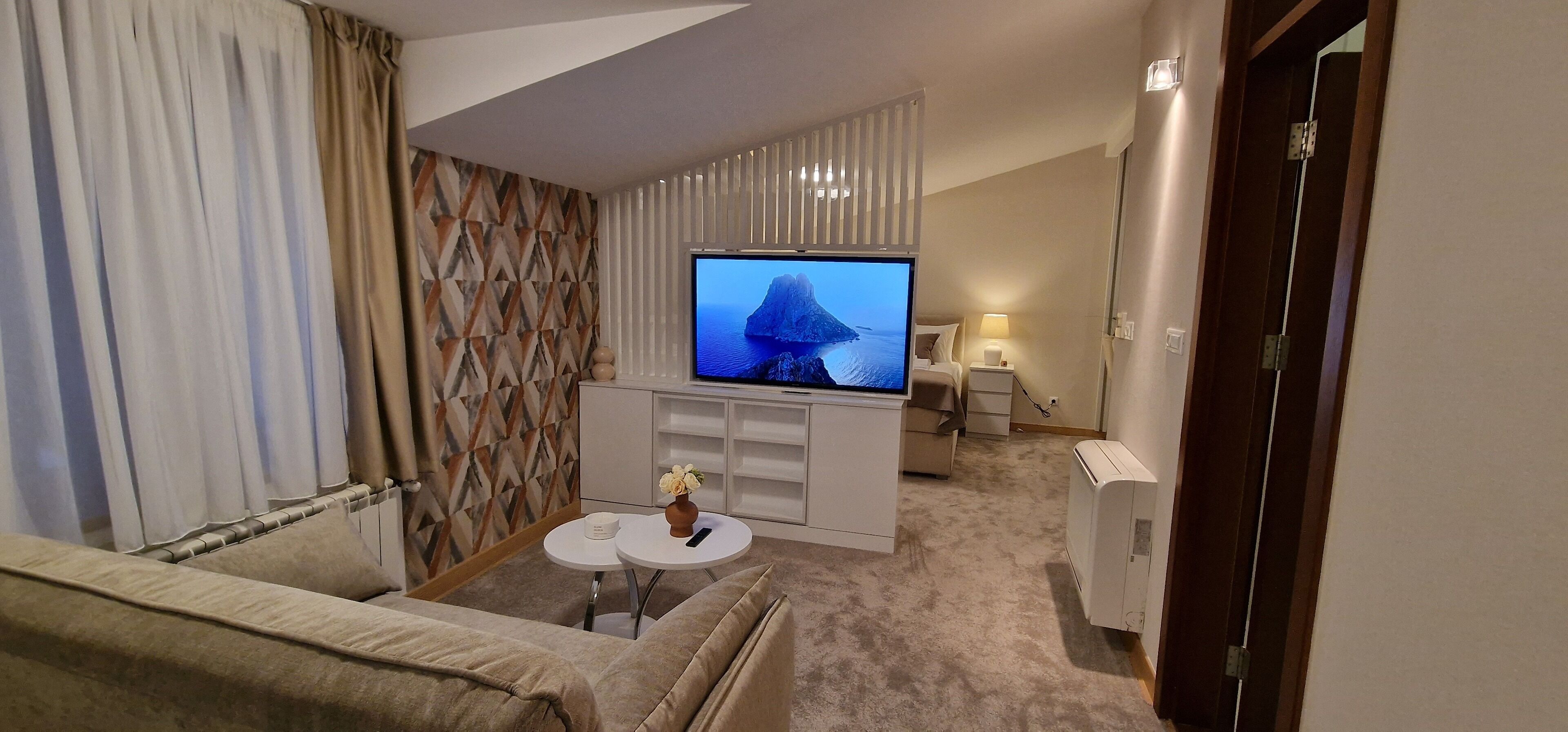 Apartamento, varanda, vista para o pátio | Cofres nos quartos, quartos à prova de som