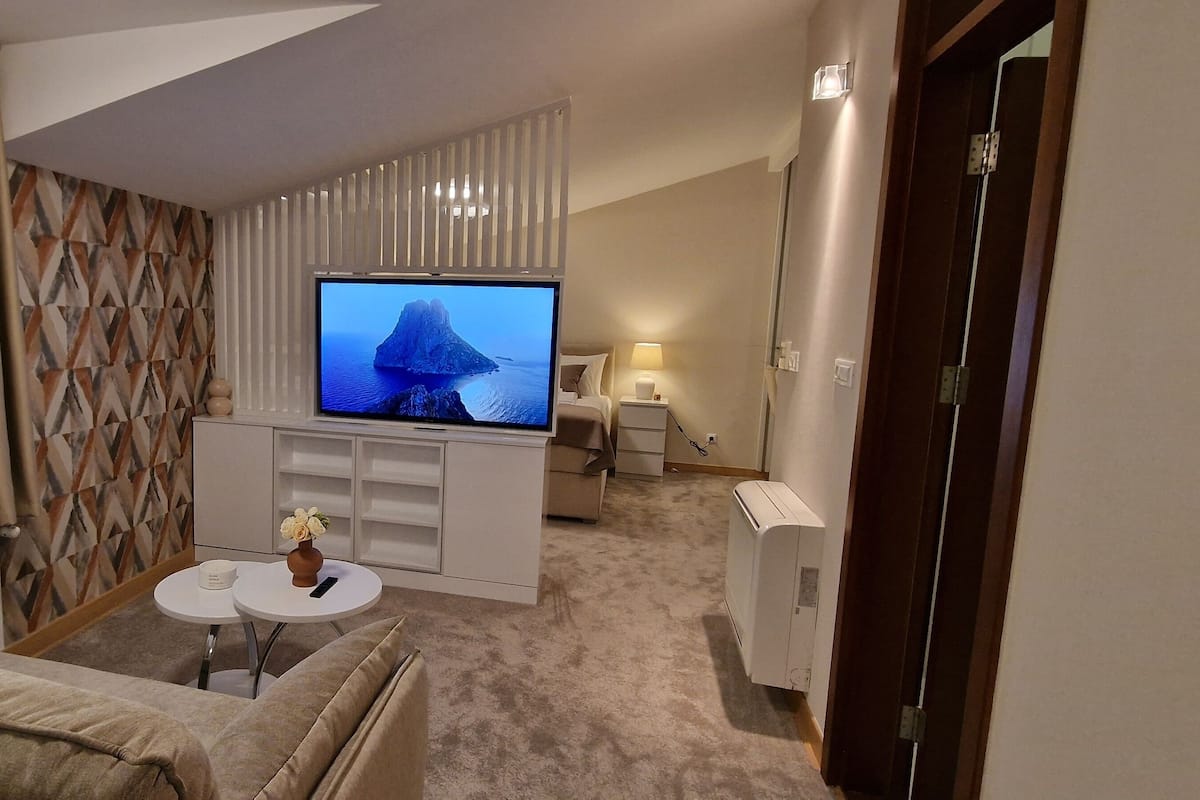 Apartamento, varanda, vista para o pátio | Cofres nos quartos, quartos à prova de som