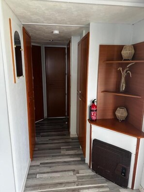 Mobile Home, Garden View | Interior - Camping La Tentation (Renty)