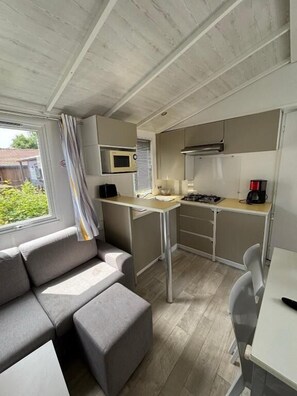 Mobile Home, Garden View | Private kitchen