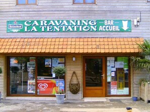 Front of property - Camping La Tentation (Renty)