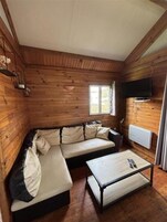 Chalet, vue jardin | Coin séjour