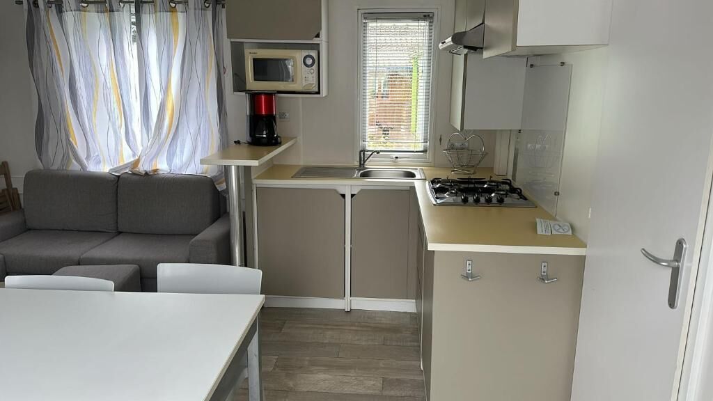 Mobile Home, Garden View | Private kitchen | Highchair