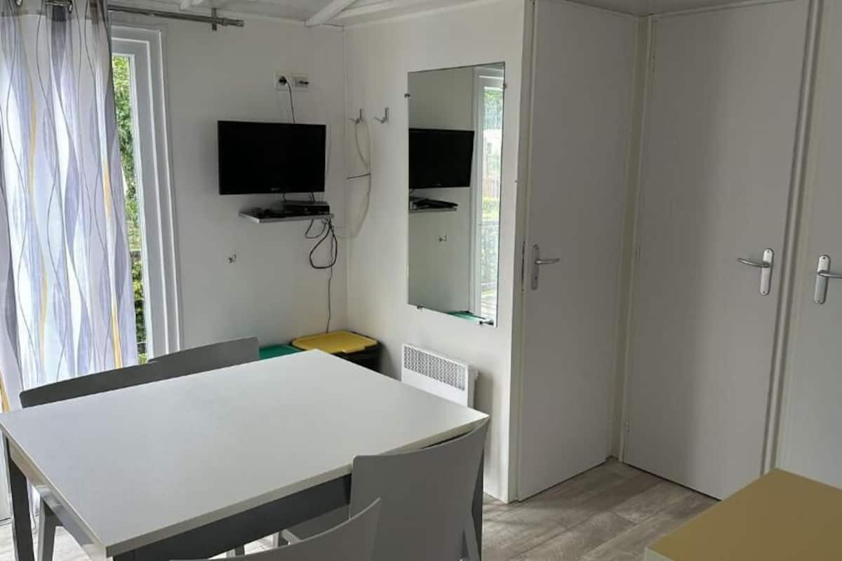 Casa rodante, vista al jardín | Restaurantes