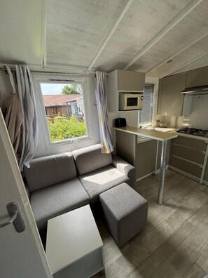 Mobile Home, Garden View