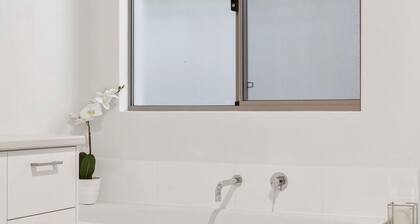 Spacious Family Home in Wannanup Mandurah