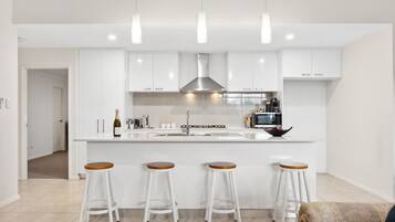 Apartment | Private kitchen | Cookware/dishes/utensils