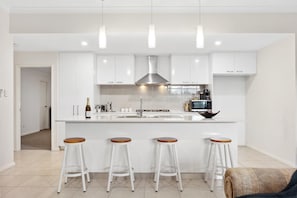 Apartment | Private kitchen | Cookware/dishes/utensils