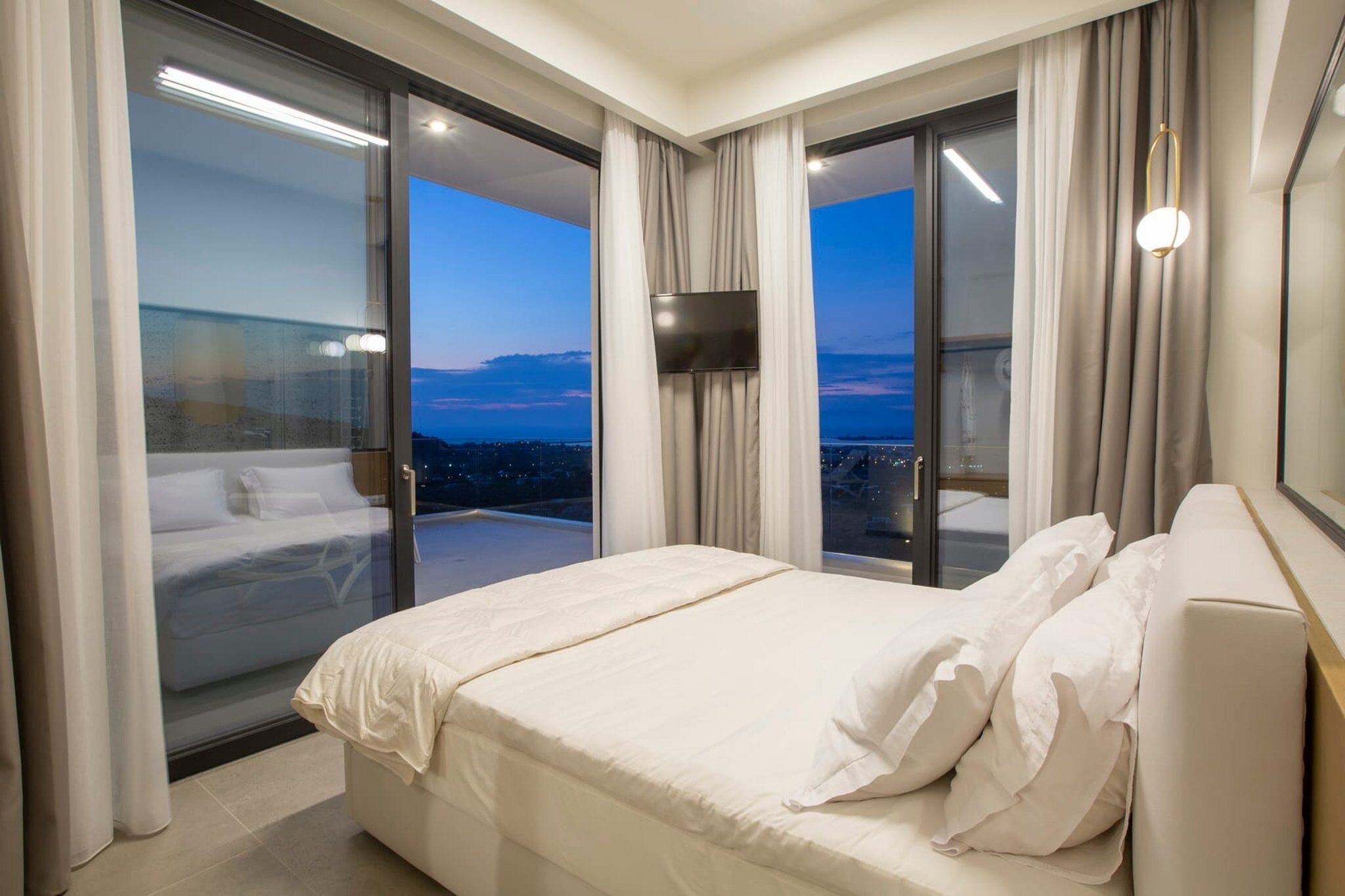 3 bedrooms, in-room safe, iron/ironing board, free WiFi