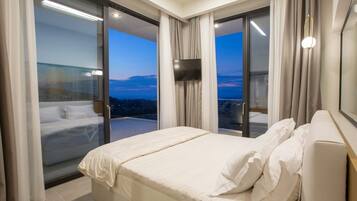 3 bedrooms, in-room safe, iron/ironing board, free WiFi