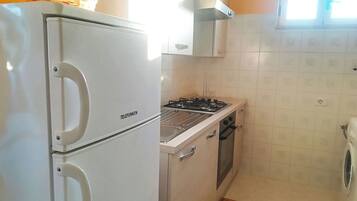 Frigorifero, forno, piano cottura