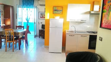 Geladeira, fogão, cooktop