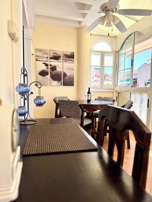 Dining - Luxurious apartment, 5 min walk to the beach and center Torrevieja. (Torrevieja)