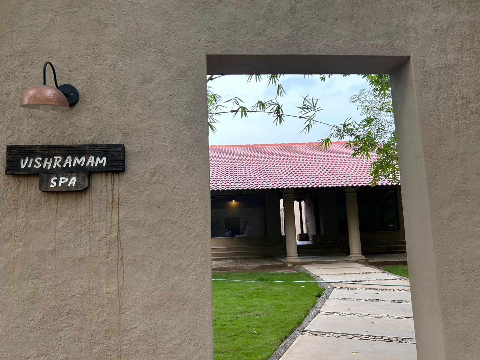 Parihoitohuone(ita), vartalohoitoja, syväkudoshierontaa