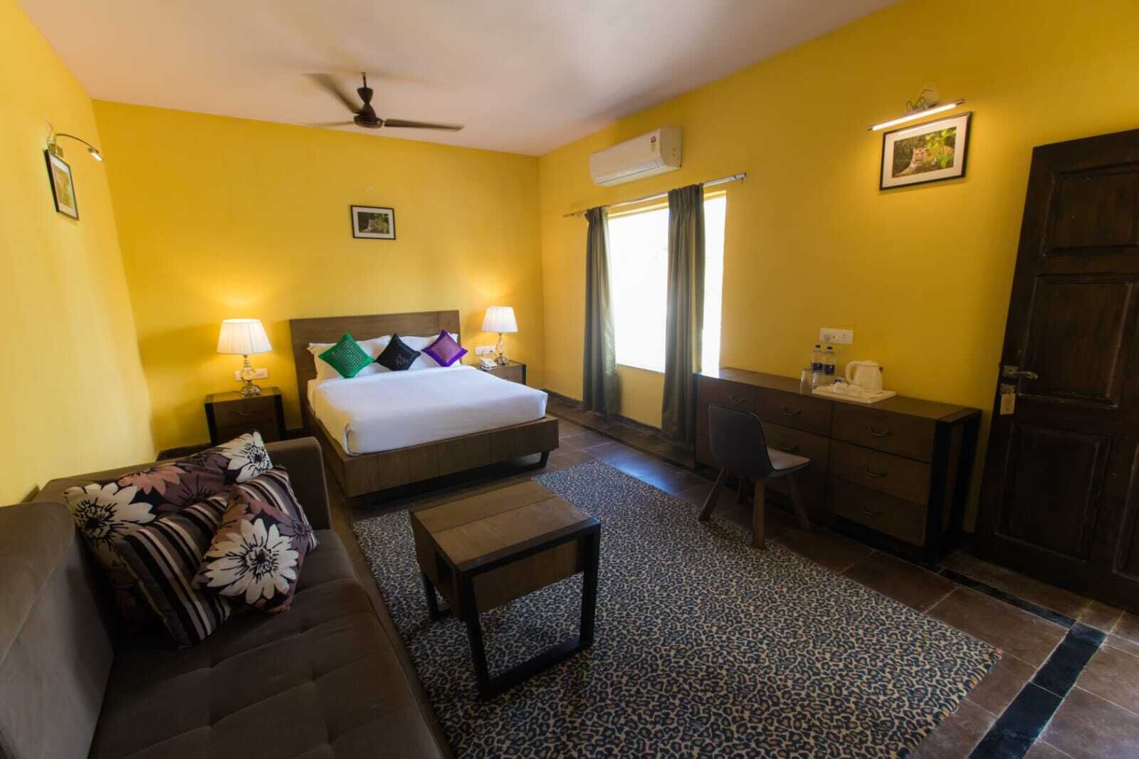 Småhus | Skrivebord for bærbar PC og strykejern/-brett