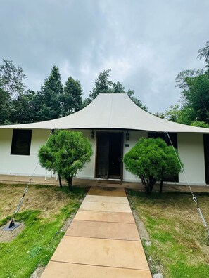 Luksustelttamajoitus | Ulkopuoli