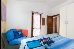 2 chambres, fer et planche à repasser, Wi-Fi, draps fournis