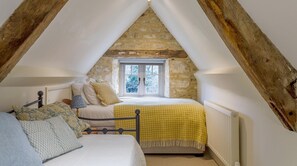 9 Schlafzimmer, Bügeleisen/Bügelbrett, WLAN