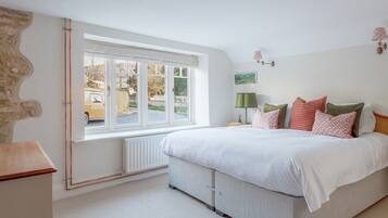 9 bedrooms, iron/ironing board, WiFi