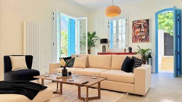 House, 3 Bedrooms, Smoking, Private Pool | Living room