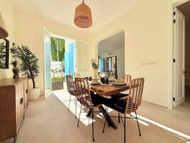 Casa, 3 habitaciones, fumadores, piscina privada | Comedor