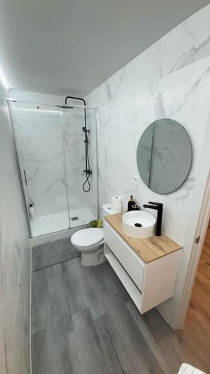 Double Room (Con Baño Privado) | Bathroom - jacuzzi rooms (Madrid)