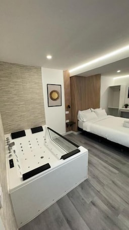 Free WiFi. jacuzzi rooms