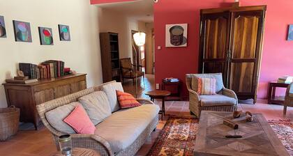 Authentic winegrower's farmhouse and park facing the sea