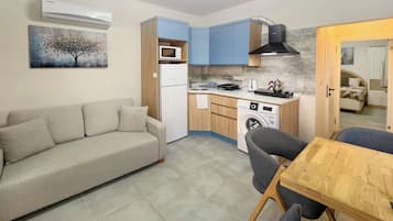 Deluxe Bungalow, Balcony, Pool View | Living area