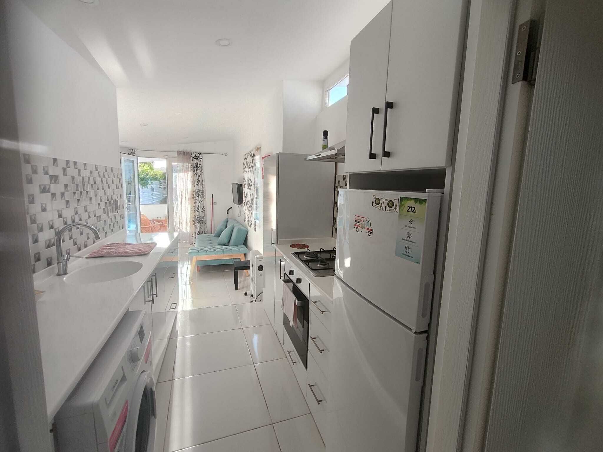 Departamento superior, balcón, vista a la alberca | Cocina privada