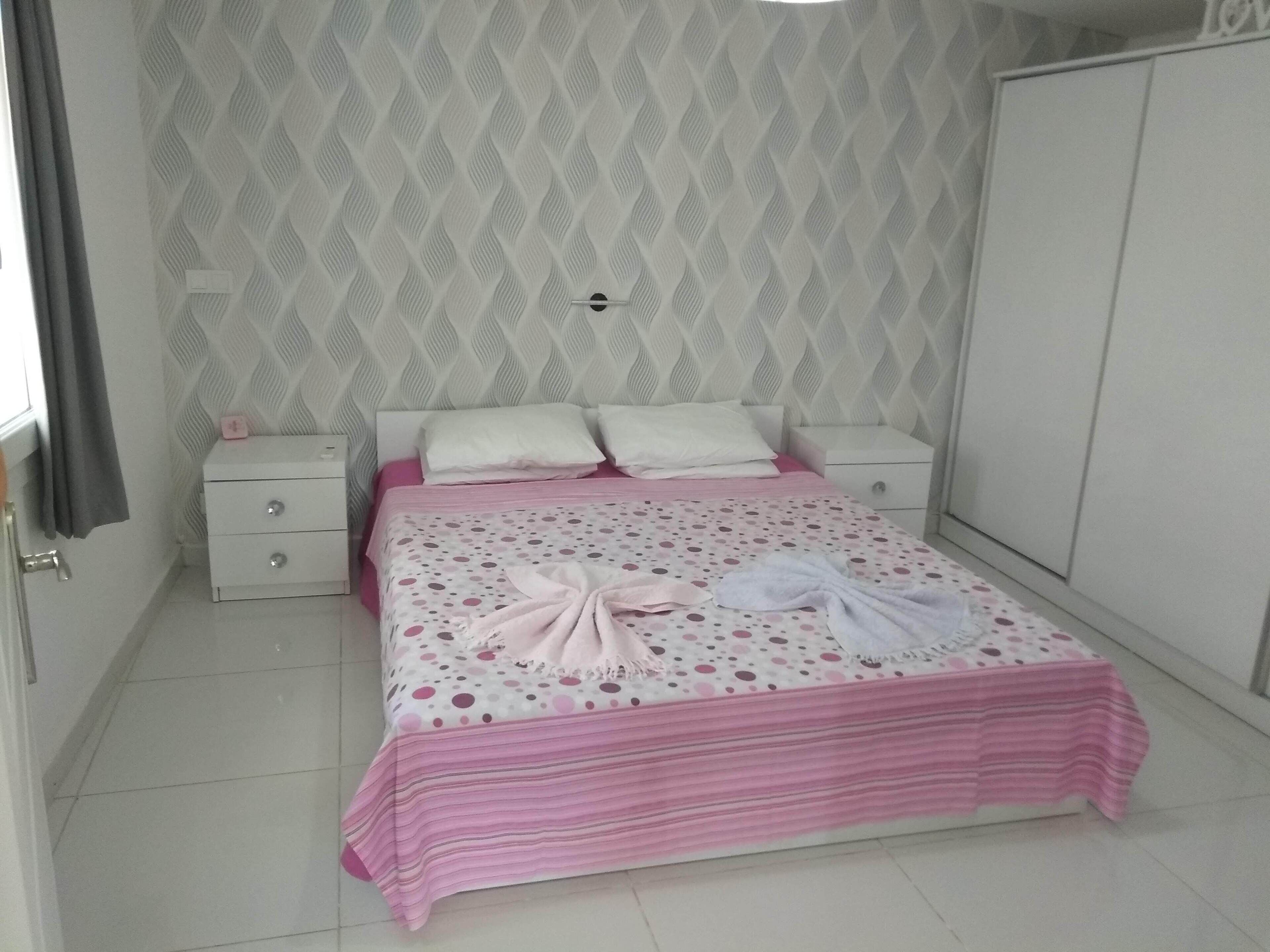 خزنة داخل الغرفة ومكواة/لوح كي وواي فاي مجانًا