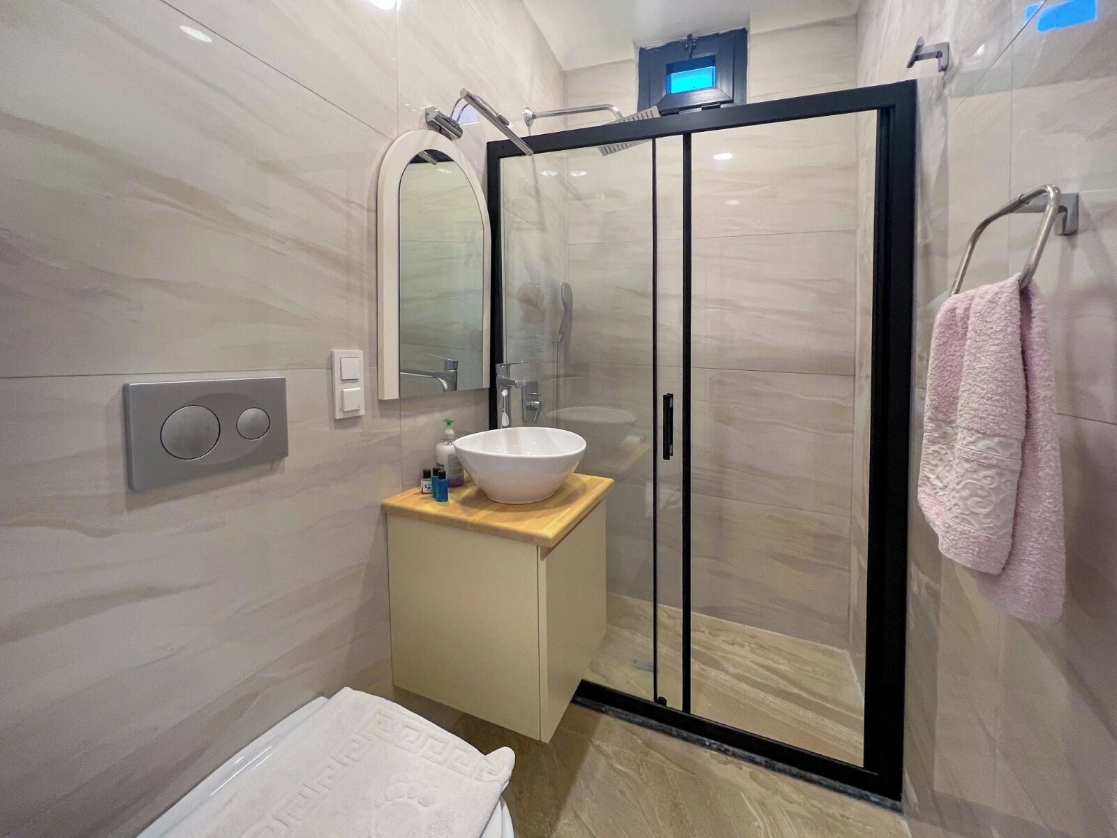 Deluxe Bungalow, Balcony, Pool View | Bathroom | Shower, hair dryer, soap, shampoo
