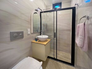 Deluxe Bungalow, Balcony, Pool View | Bathroom - Paddys Pansiyon (Fethiye)