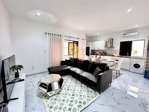 Unclassified image, 3 of 59, button