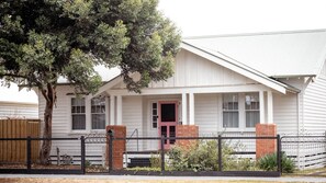 Exterior - Inn the Fuchsia (Port Fairy)