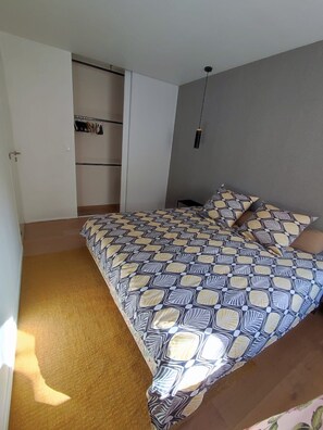 2 chambres, fer et planche à repasser, accès Internet, draps fournis