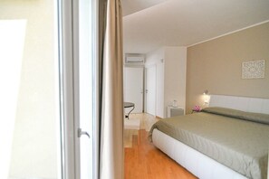 1 bedroom, WiFi, bed sheets - Villa Laura apartment - Room (Avola)