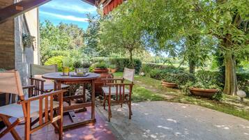 Tempat makan outdoor