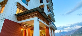 The Zurfi's Hotel