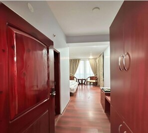 Standard Room With Private Balcony | Truy cập Internet không dây miễn phí 