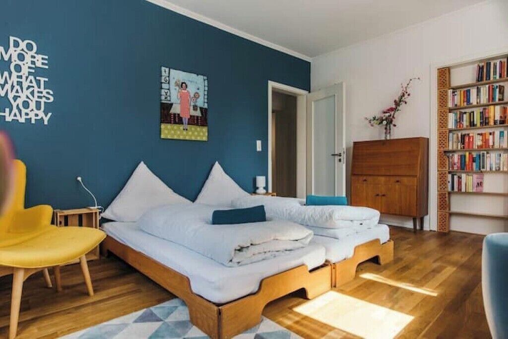 Työpöytä, silitysrauta/-lauta, ilmainen Wi-Fi, vuodevaatteet