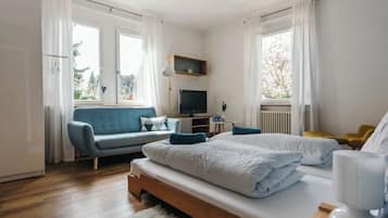 Schreibtisch, BĂŒgeleisen/BĂŒgelbrett, kostenloses WLAN, BettwĂ€sche