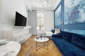 TV, offices - Climatic Studio | Close to Market Square and Wawel Castle (Kraków)