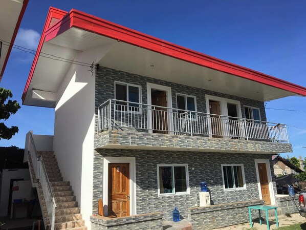 Exterior - Eme's Apartelle (General Luna)
