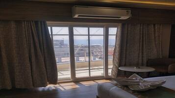 Deluxe Room, Balcony | Laptop workspace, free WiFi, bed sheets