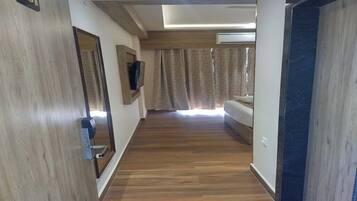 Laptop workspace, free WiFi, bed sheets