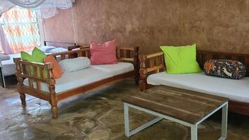 Enkeltrom – deluxe, hageutsikt | Wi-fi (inkludert) og sengetøy